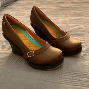 Mozo brown leather wedge, size 6.5, 3” heel, excellent condition.